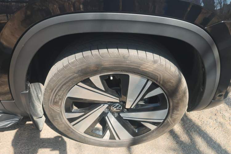 Used Volkswagen Teramont 2022 380TSI Four-Wheel Drive Prestige Luxury Edition Right Front Wheel Hub