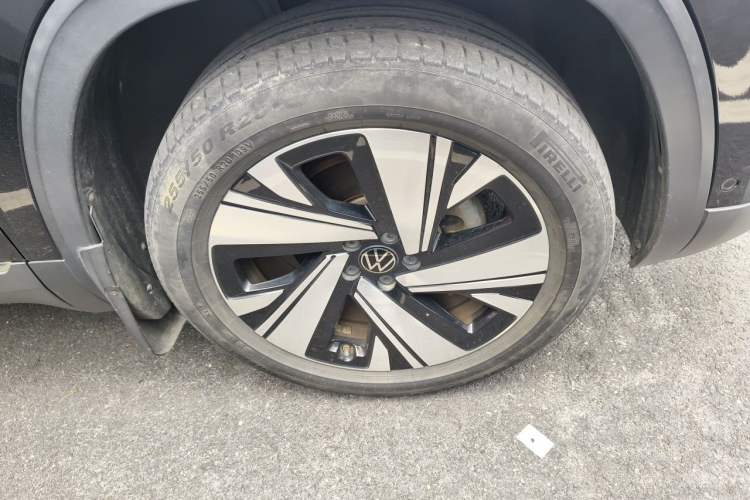 Used Volkswagen Teramont 2022 380TSI Four-Wheel Drive Prestige Luxury Edition Right Front Wheel Hub