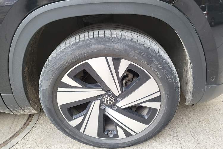 Used Volkswagen Teramont 2022 380TSI Four-Wheel Drive Prestige Luxury Edition Right Front Wheel Hub