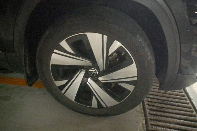 Used Volkswagen Teramont 2022 380TSI Four-Wheel Drive Prestige Luxury Edition Right Front Wheel Hub