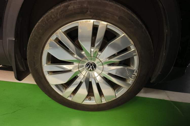 Used Volkswagen Teramont 2022 380TSI Four-Wheel Drive Prestige Flagship Edition Right Front Wheel Hub