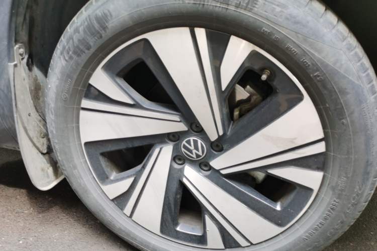 Used Volkswagen Teramont 2022 380TSI Four-Wheel Drive Prestige Luxury Edition Right Front Wheel Hub