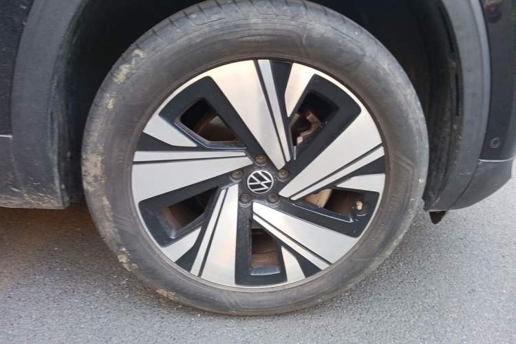 Used Volkswagen Teramont 2022 380TSI Four-Wheel Drive Prestige Luxury Edition Right Front Wheel Hub