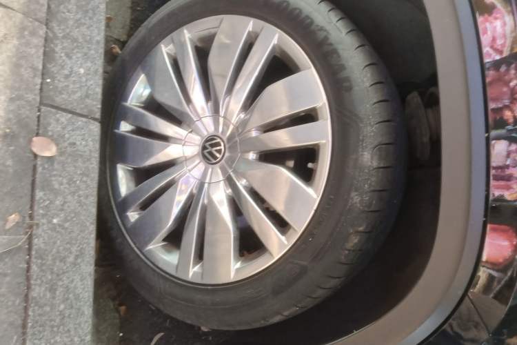 Used Volkswagen Teramont 2022 380TSI Four-Wheel Drive Prestige Flagship Edition Right Front Wheel Hub