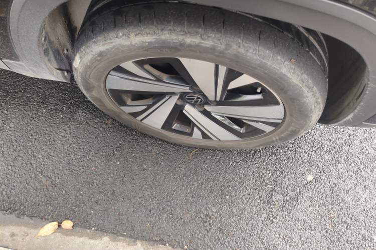 Used Volkswagen Teramont 2022 380TSI Four-Wheel Drive Prestige Luxury Edition Right Front Wheel Hub