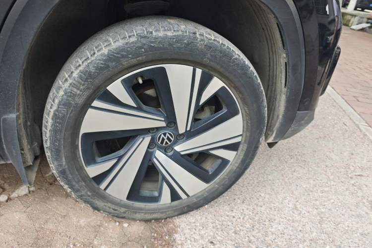 Used Volkswagen Teramont 2022 380TSI Four-Wheel Drive Prestige Luxury Edition Right Front Wheel Hub