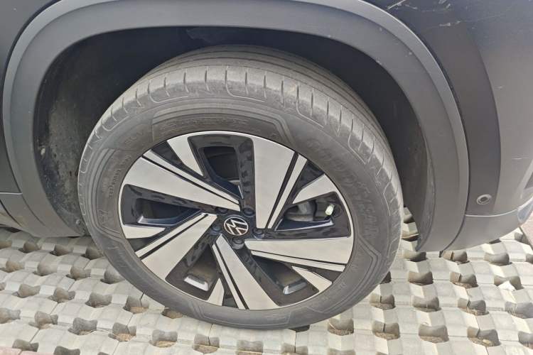 Used Volkswagen Teramont 2022 380TSI Four-Wheel Drive Prestige Luxury Edition Right Front Wheel Hub