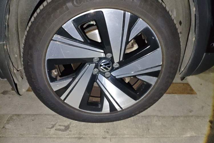 Used Volkswagen Teramont 2022 380TSI Four-Wheel Drive Prestige Luxury Edition Right Front Wheel Hub