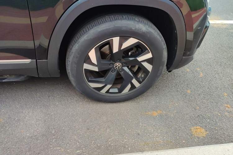Used Volkswagen Teramont 2022 330TSI Two-Wheel-Drive Prestige Luxury Edition Right Front Wheel Hub