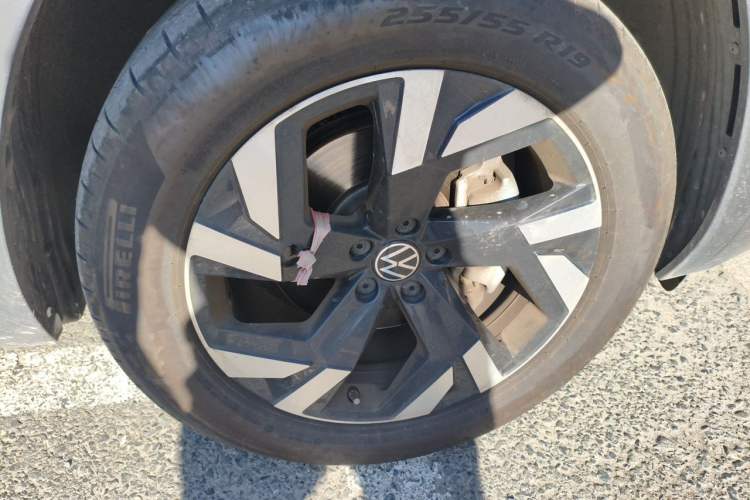 Used Volkswagen Teramont 2022 330TSI Two-Wheel-Drive Prestige Luxury Edition Right Front Wheel Hub
