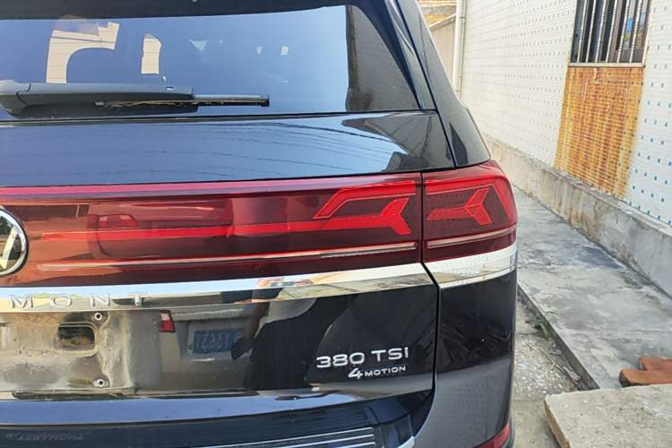 Used Volkswagen Teramont 2022 380TSI Four-Wheel Drive Prestige Luxury Edition Right Rear Taillight