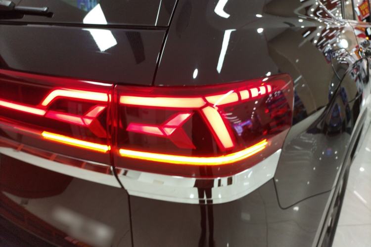 Used Volkswagen Teramont 2022 380TSI Four-Wheel Drive Prestige Luxury Edition Right Rear Taillight