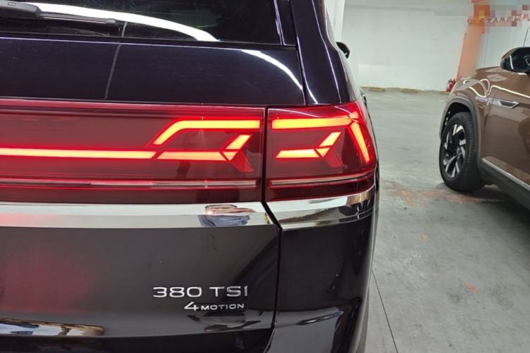 Used Volkswagen Teramont 2022 380TSI Four-Wheel Drive Prestige Luxury Edition Right Rear Taillight
