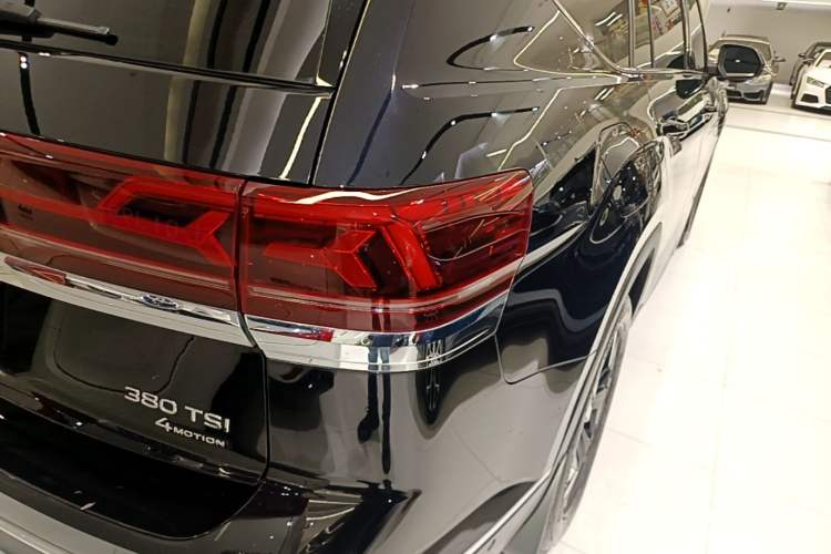 Used Volkswagen Teramont 2022 380TSI Four-Wheel Drive Prestige Luxury Edition Right Rear Taillight