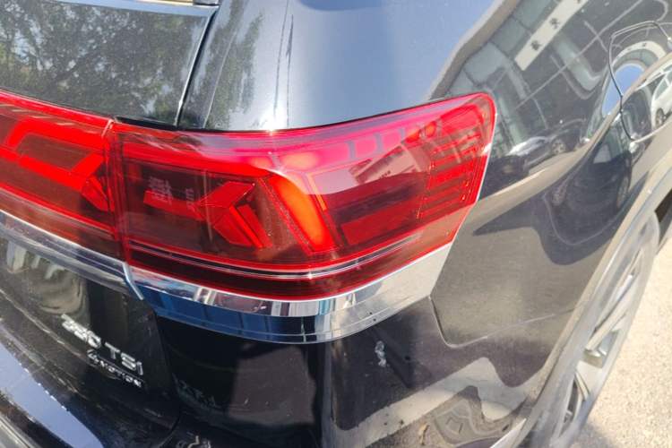Used Volkswagen Teramont 2022 380TSI Four-Wheel Drive Prestige Luxury Edition Right Rear Taillight