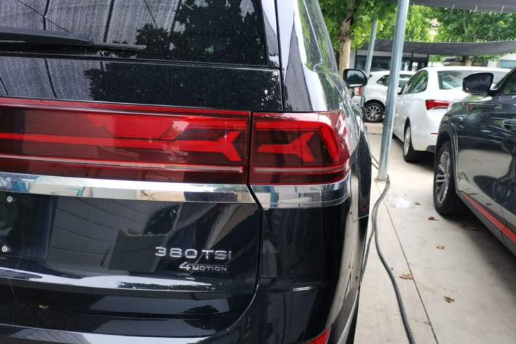 Used Volkswagen Teramont 2022 380TSI Four-Wheel Drive Prestige Luxury Edition Right Rear Taillight