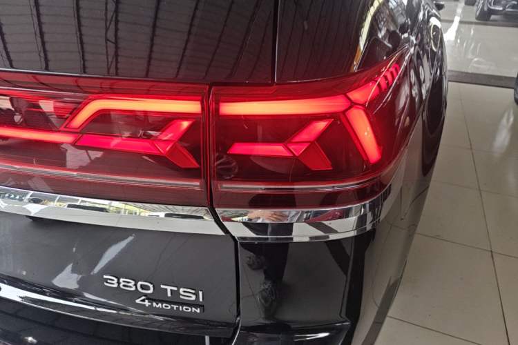 Used Volkswagen Teramont 2022 380TSI Four-Wheel Drive Prestige Luxury Edition Right Rear Taillight