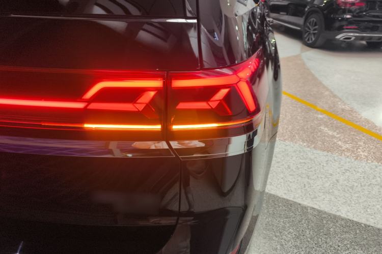 Used Volkswagen Teramont 2022 380TSI Four-Wheel Drive Prestige Luxury Edition Right Rear Taillight