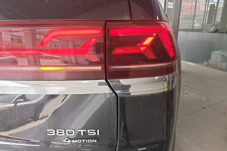 Used Volkswagen Teramont 2022 380TSI Four-Wheel Drive Prestige Luxury Edition Right Rear Taillight