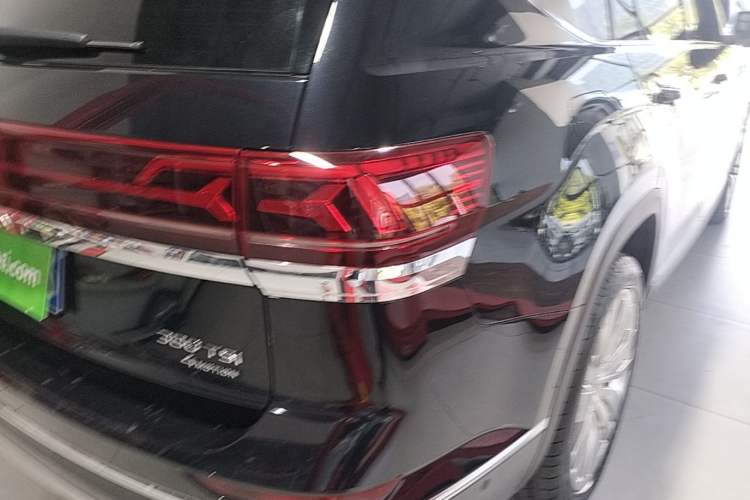 Used Volkswagen Teramont 2022 380TSI Four-Wheel Drive Prestige Flagship Edition Right Rear Taillight