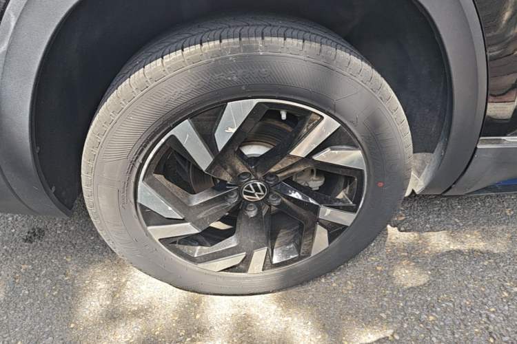 Used Volkswagen Teramont 2022 380TSI Four-Wheel Drive Prestige Luxury Edition Right Rear Wheel Hub
