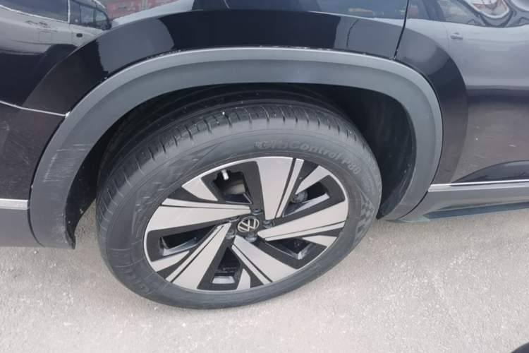 Used Volkswagen Teramont 2022 380TSI Four-Wheel Drive Prestige Luxury Edition Right Rear Wheel Hub