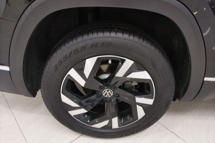 Used Volkswagen Teramont 2022 380TSI Four-Wheel Drive Prestige Luxury Edition Right Rear Wheel Hub