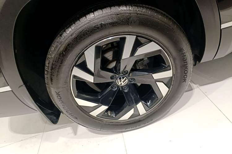 Used Volkswagen Teramont 2022 380TSI Four-Wheel Drive Prestige Luxury Edition Right Rear Wheel Hub