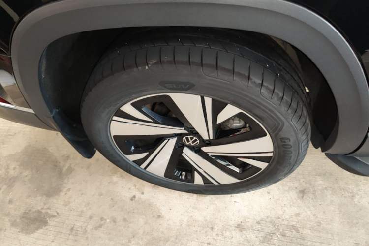Used Volkswagen Teramont 2022 330TSI Two-Wheel-Drive Prestige Luxury Edition Right Rear Wheel Hub