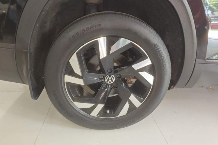 Used Volkswagen Teramont 2022 380TSI Four-Wheel Drive Luxury Edition Right Rear Wheel Hub