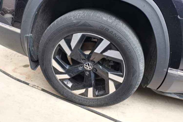 Used Volkswagen Teramont 2022 380TSI Four-Wheel Drive Prestige Luxury Edition Right Rear Wheel Hub