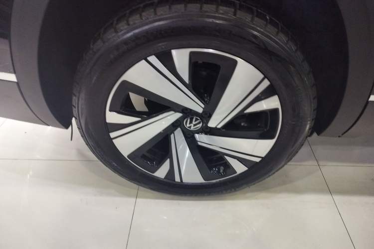 Used Volkswagen Teramont 2022 380TSI Four-Wheel Drive Prestige Luxury Edition Right Rear Wheel Hub