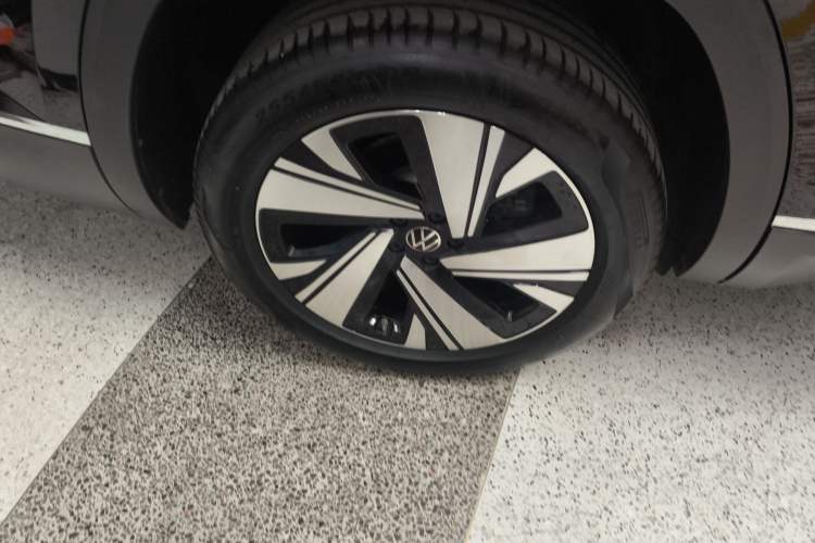 Used Volkswagen Teramont 2022 380TSI Four-Wheel Drive Prestige Luxury Edition Right Rear Wheel Hub