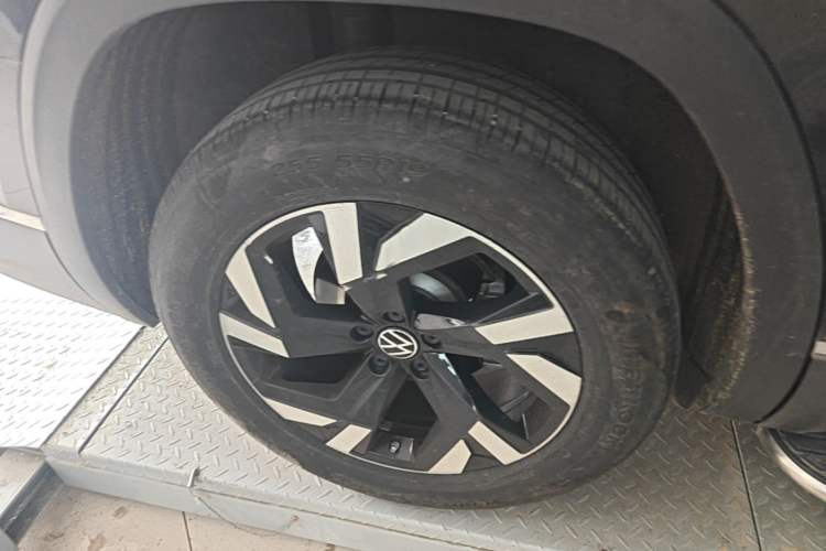 Used Volkswagen Teramont 2022 380TSI Four-Wheel Drive Prestige Luxury Edition Right Rear Wheel Hub
