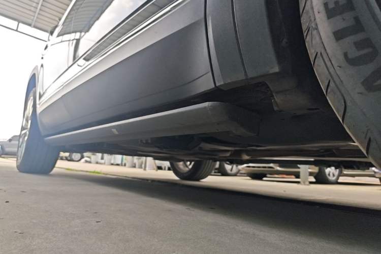 Used Volkswagen Teramont 2022 380TSI Four-Wheel Drive Prestige Flagship Edition Right Side Sill