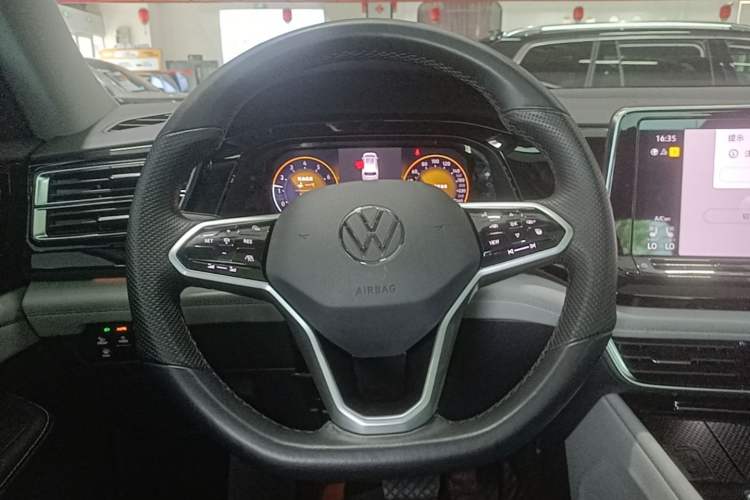 Used Volkswagen Teramont 2022 380TSI Four-Wheel Drive Prestige Flagship Edition Steering Wheel
