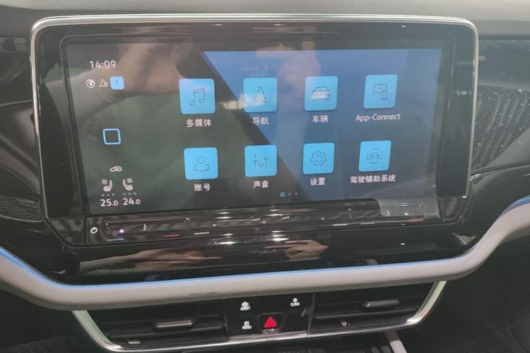 Used Volkswagen Teramont 2022 530 V6 Four-Wheel Drive Prestige Flagship Edition Audio And AC Panel