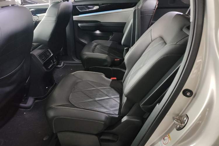 Used Volkswagen Teramont 2022 530 V6 Four-Wheel Drive Prestige Flagship Edition Left Rear Seat