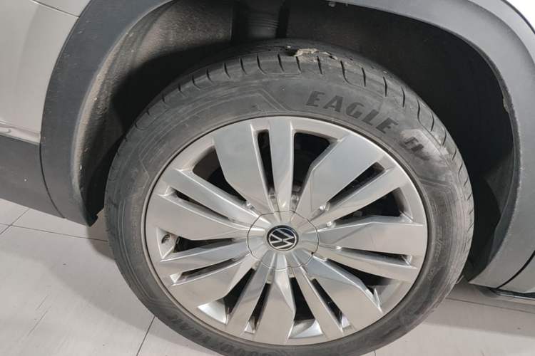 Used Volkswagen Teramont 2022 530 V6 Four-Wheel Drive Prestige Flagship Edition Right Rear Wheel Hub