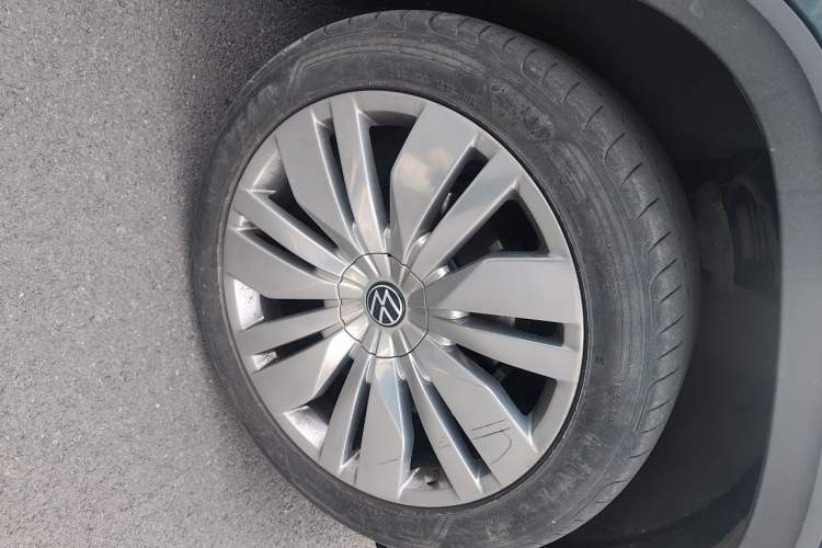 Used Volkswagen Teramont 2022 530 V6 Four-Wheel Drive Prestige Flagship Edition Right Front Wheel Hub