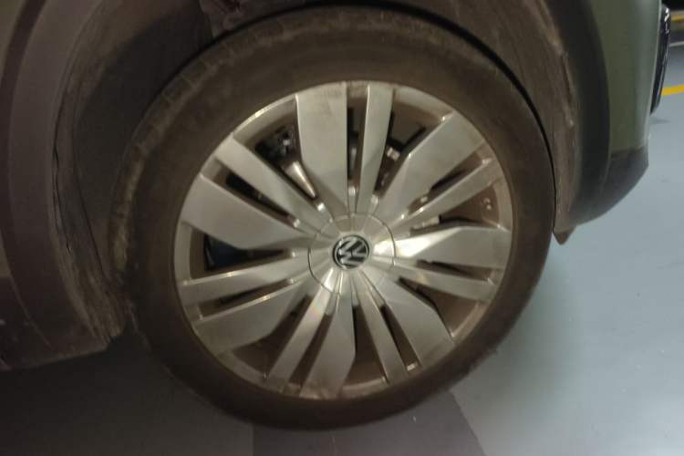 Used Volkswagen Teramont 2022 380TSI Four-Wheel Drive Prestige Flagship Edition Right Front Wheel Hub