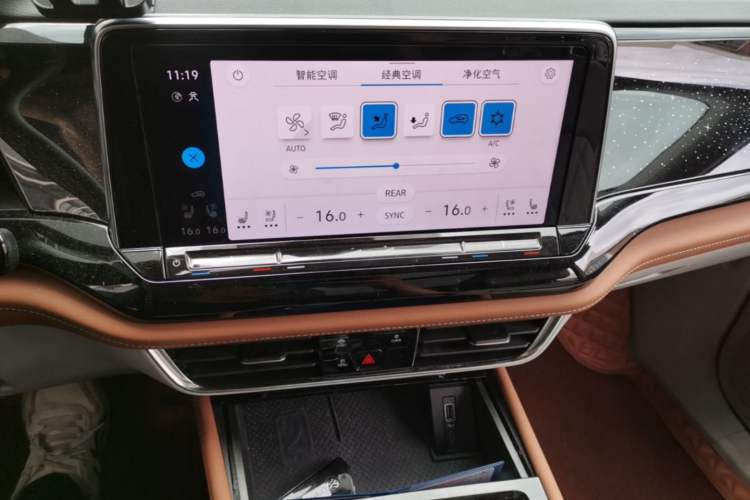 Used Volkswagen Teramont  Audio And AC Panel