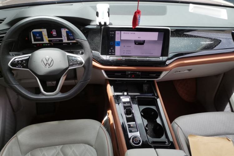 Used Volkswagen Teramont  Center Console