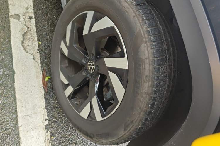 Used Volkswagen Teramont 2022 380TSI Four-Wheel Drive Prestige Luxury Edition Right Front Wheel Hub