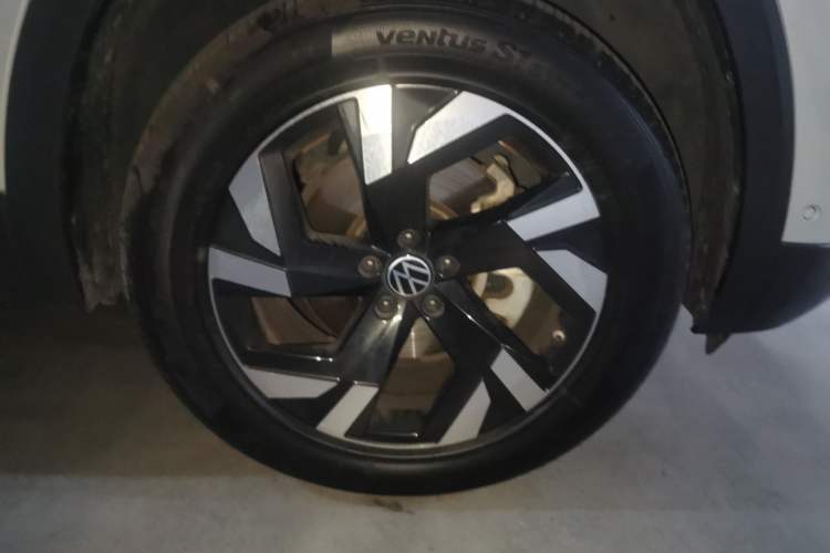 Used Volkswagen Teramont 2022 380TSI Four-Wheel Drive Luxury Edition Right Front Wheel Hub