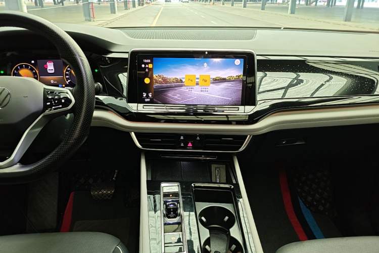 Used Volkswagen Teramont 2023 530 V6 All-Wheel Drive Prestige Flagship Edition Audio And AC Panel