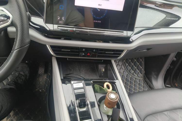 Used Volkswagen Teramont 2023 380TSI Four-Wheel Drive Prestige Flagship Edition Audio And AC Panel