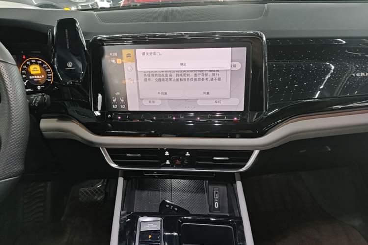 Used Volkswagen Teramont 2023 530 V6 All-Wheel Drive Prestige Flagship Edition Audio And AC Panel