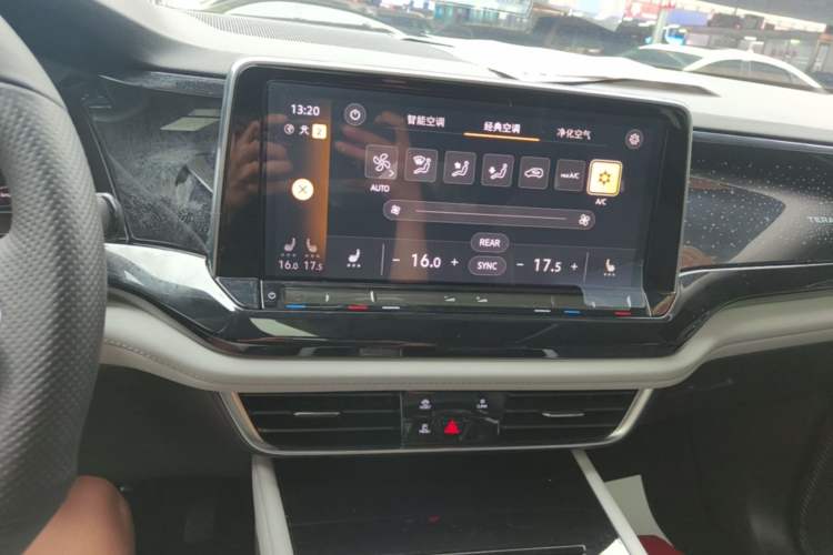 Used Volkswagen Teramont 2023 380TSI Four-Wheel Drive Luxury Edition Audio And AC Panel