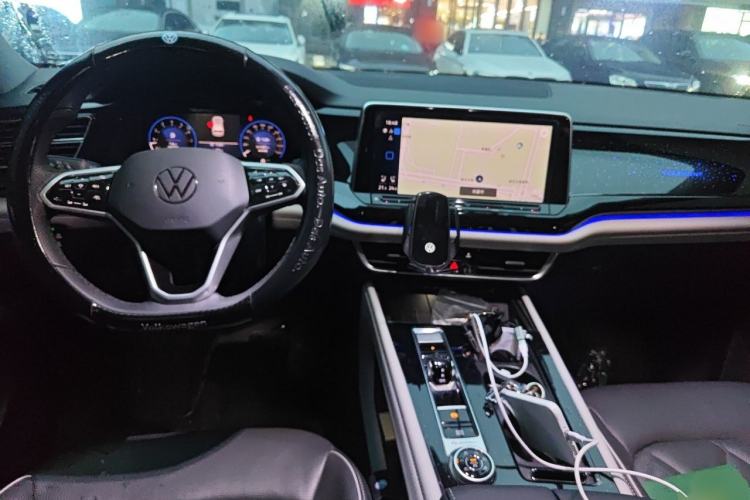 Used Volkswagen Teramont 2023 530 V6 All-Wheel Drive Prestige Flagship Edition Center Console